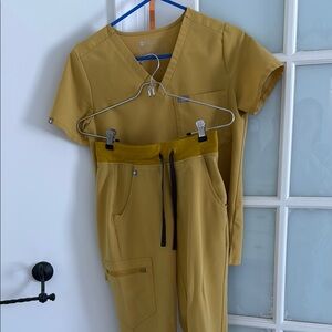 Figs Light Gold XS/XXS